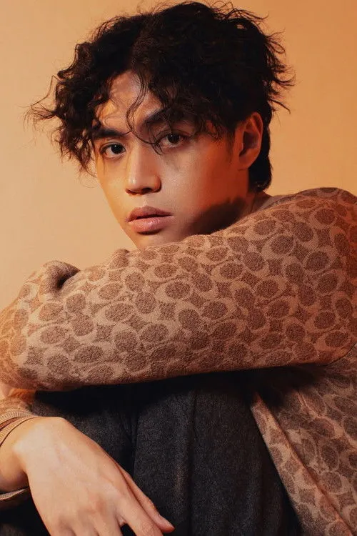 Yesaya Mishael interpretando a Kai