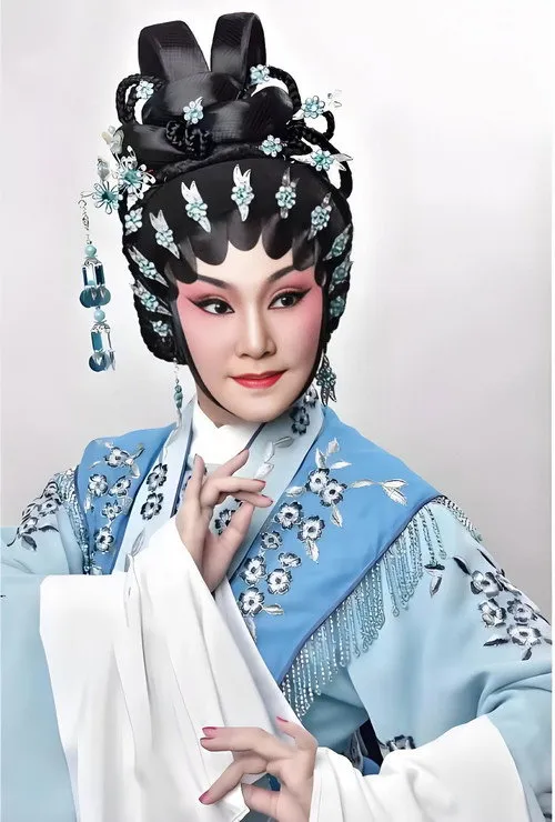 Ying Lai-Lei interpretando a Xue Baochai