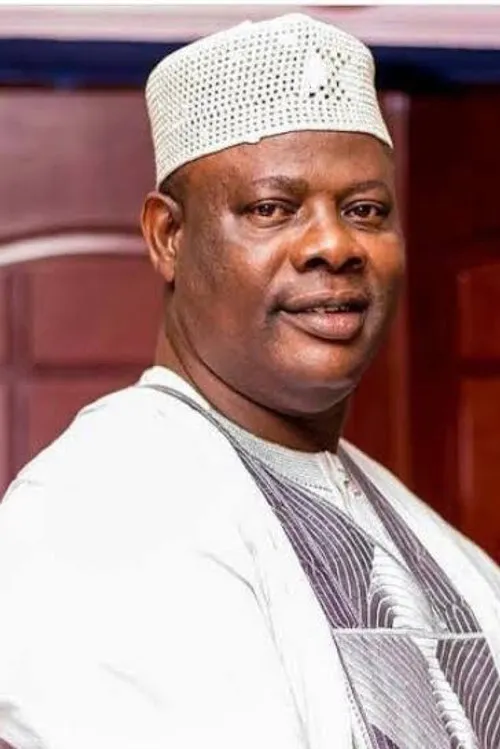 Adebowale Adedayo ha trabajado con Yinka Quadri en 2 ocasiones
