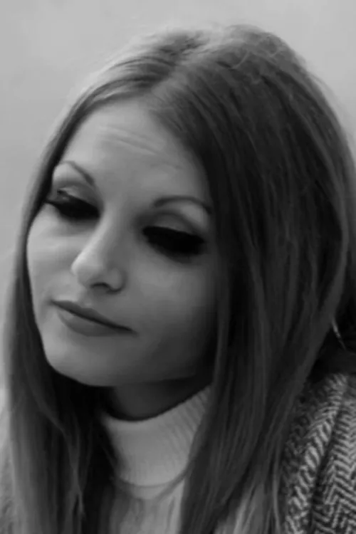 Yiouli Stamoulaki interpretando a 