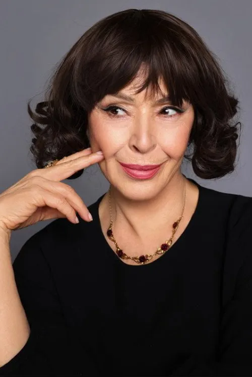 Yllka Mujo interpretando a Etleva's mother