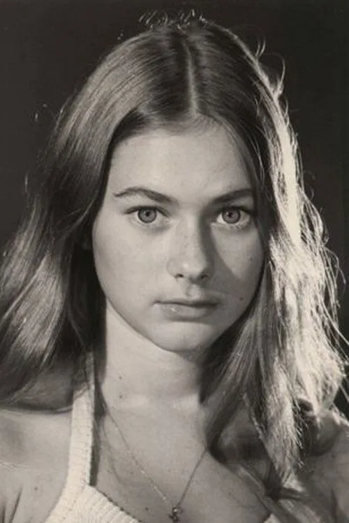 Yolande Palfrey interpretando a 