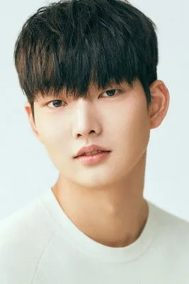 Yoon Jong-bin en su biografía y filmografía