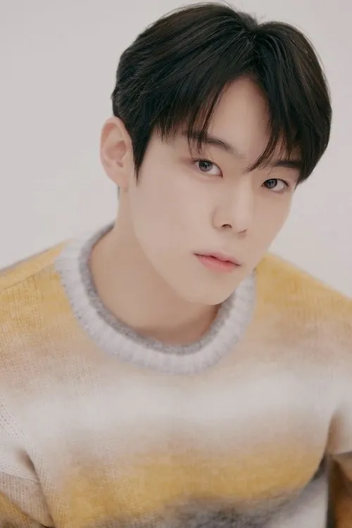 Yoon Seo-bin — personaje: Lee Jo Woon