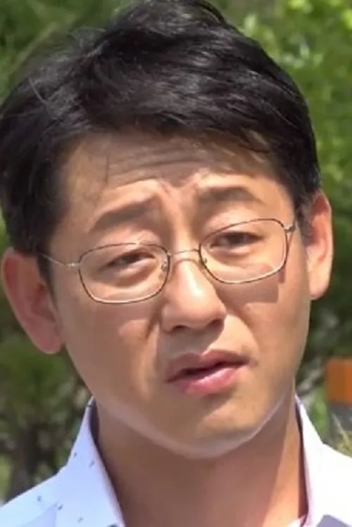 Yoon Taek-seung interpretando a