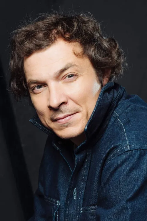 Yordan Rasin interpretando a Victor