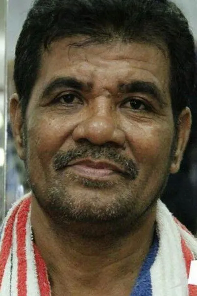 Yoseph Hungan interpretando a Chin