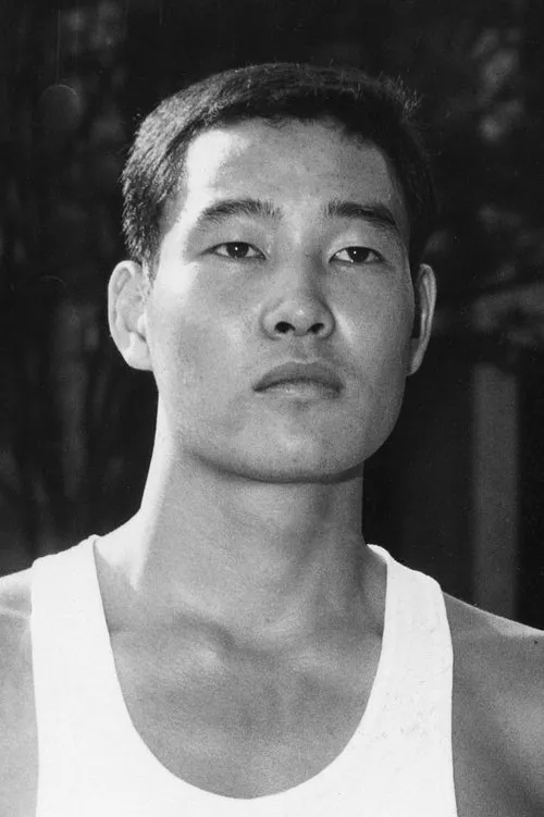 Yoshinori Sakai interpretando a Self