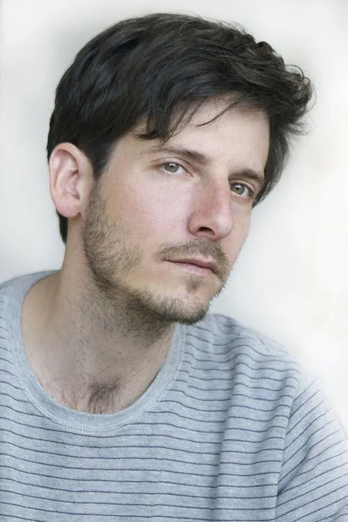 Yotam Ishay interpretando a 