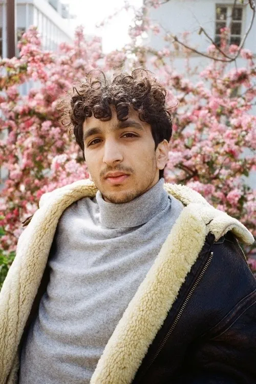 Younès Boucif interpretando a Basile