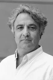 Yousaf Bokhari interpretando a Mr. Bodi