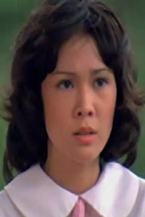 Yuan Man-Tzu interpretando a Shi Yi's daughter