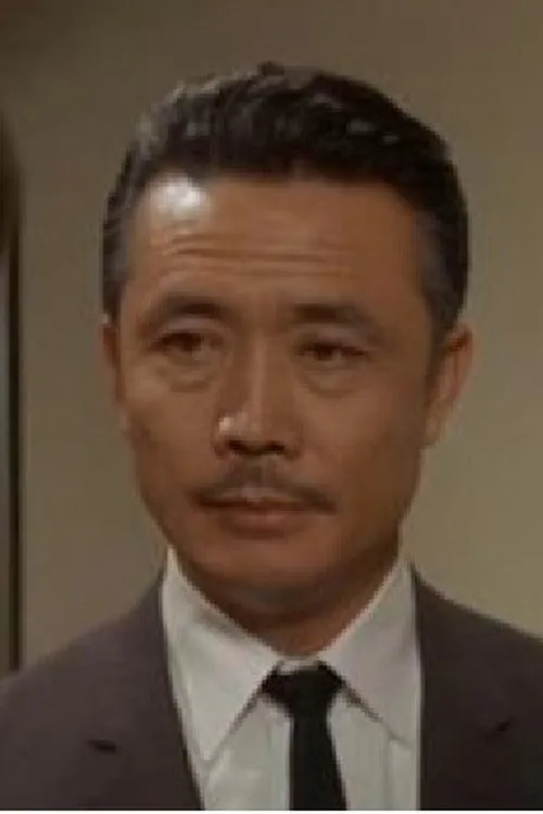 Yuan Shen interpretando a 