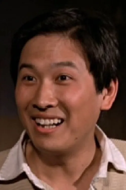 Yue Wing interpretando a Sha Sam-Hsiu