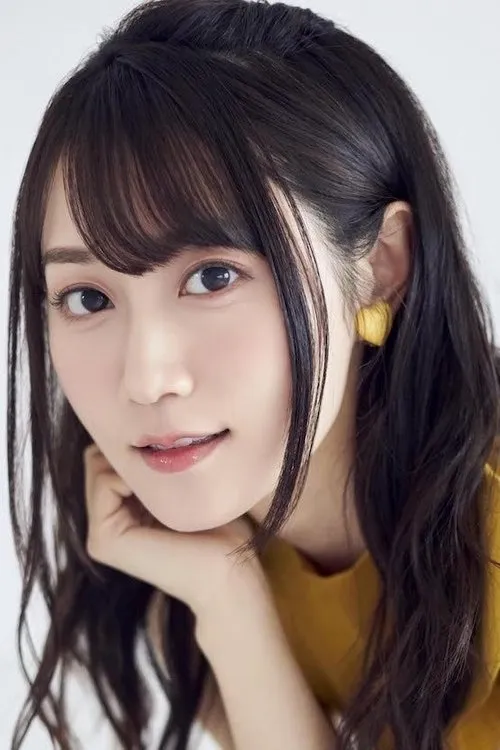 Yui Ogura interpretando a Hanasato Minori (voice)
