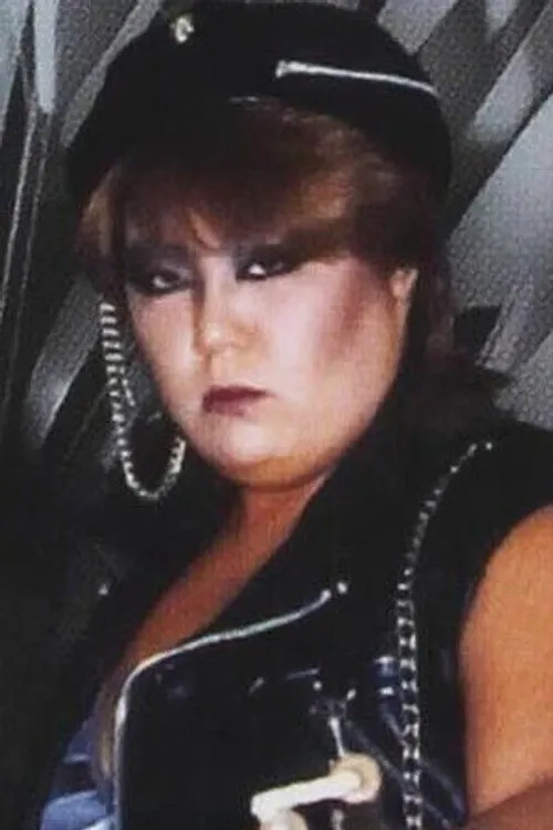 Yukari Honjo interpretando a Crane Yu