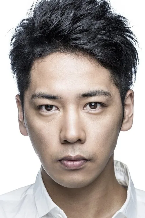 Yuki Sato interpretando a