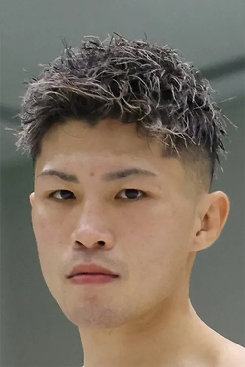 Yuki Yonaha interpretando a Self