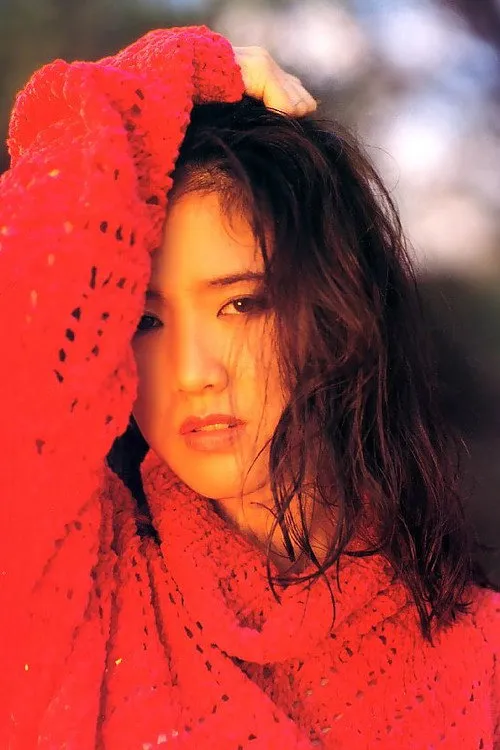 Yuko Sakaki interpretando a Erika / Yurika