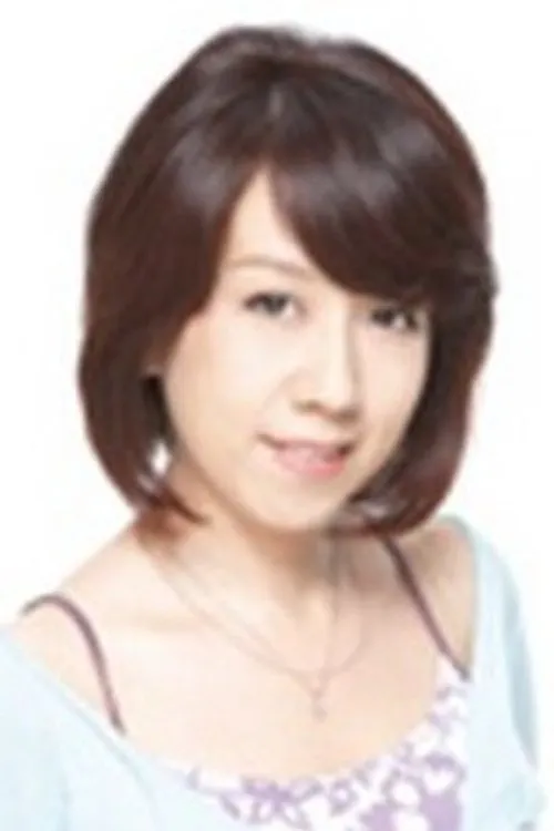 Yumi Hikita interpretando a Mirei Gyaret (voice)