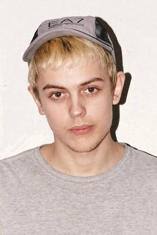 Yung Sherman interpretando a Self