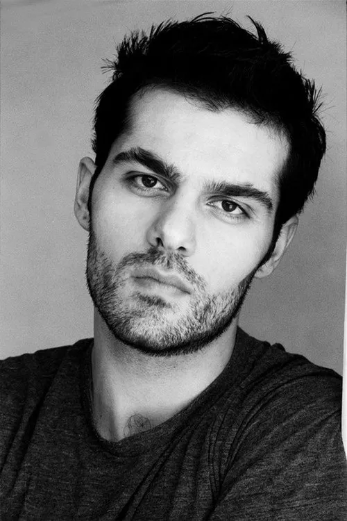 Yuri Antonosante interpretando a Priest