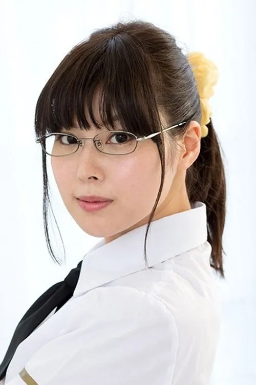 Yurina Ayashiro interpretando a 