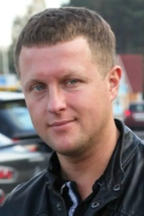 Yuriy Sergeev interpretando a (archive footage)