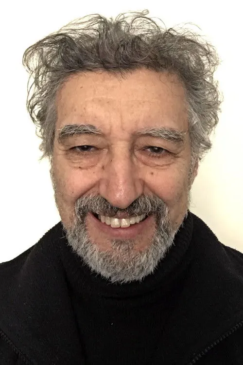 Yury Olshansky interpretando a Sergio