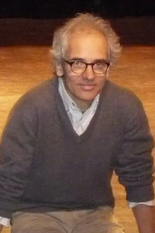 Yves Neff interpretando a Carlo