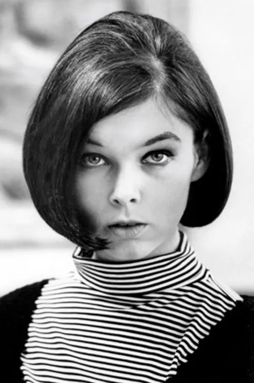 Yvonne Craig — personaje: 'Mary'