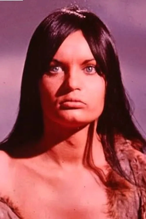 Yvonne Horner interpretando a Ullah