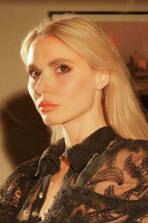 Z Berg interpretando a The Lora