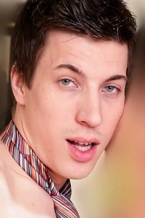 Zac Powers interpretando a 