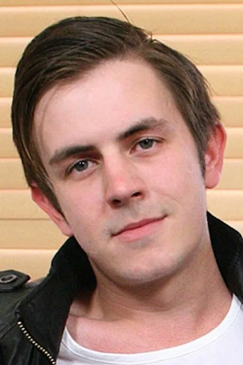 Zacary Starr interpretando a