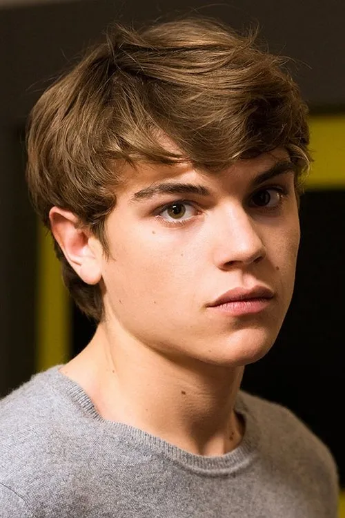 Zacharie Chasseriaud interpretando a Léo