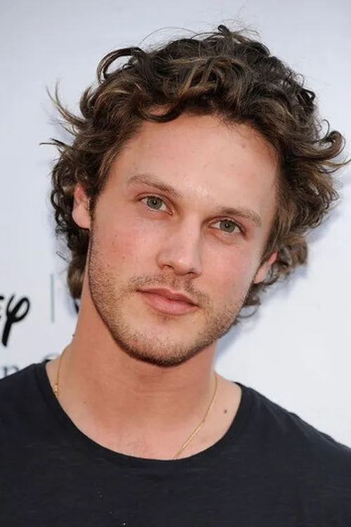 Zachary Abel interpretando a Chad