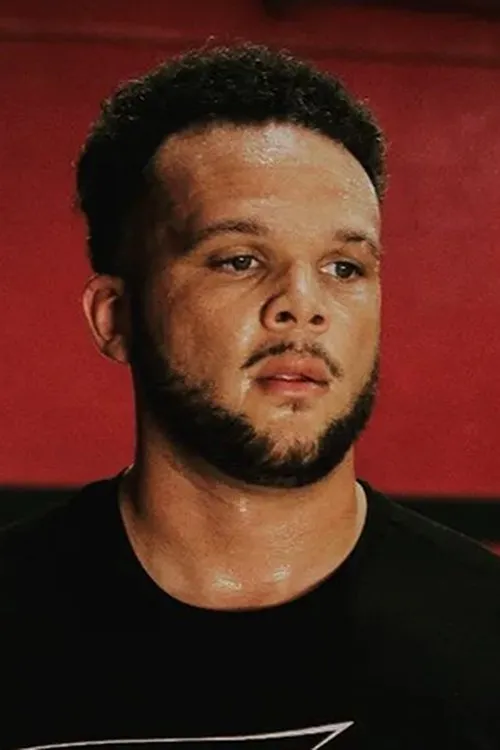 Zachary Spiller interpretando a Self