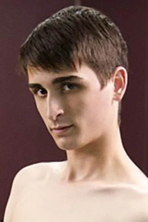 Zack Mason interpretando a