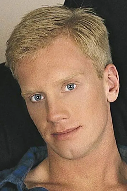 Zak Taylor interpretando a 