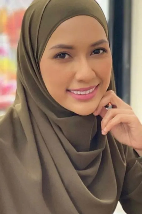 Zara Zya — personaje: Aisya