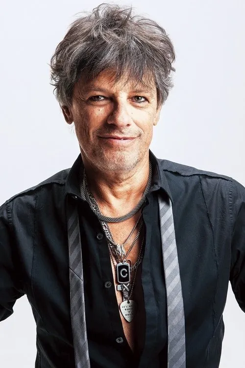 Zé Pedro interpretando a Recluso