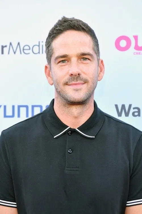 Zeberiah Newman interpretando a Mickey