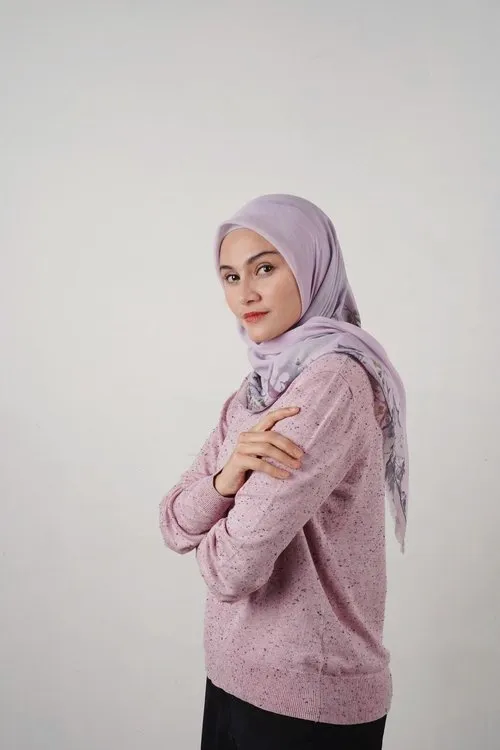 Zee Zee Shahab interpretando a Ziah