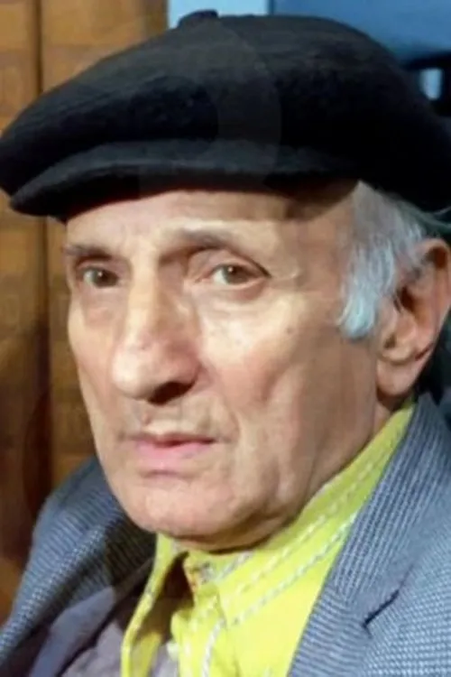 Zeki Alpan interpretando a 