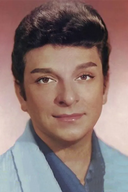 Zeki Müren interpretando a 