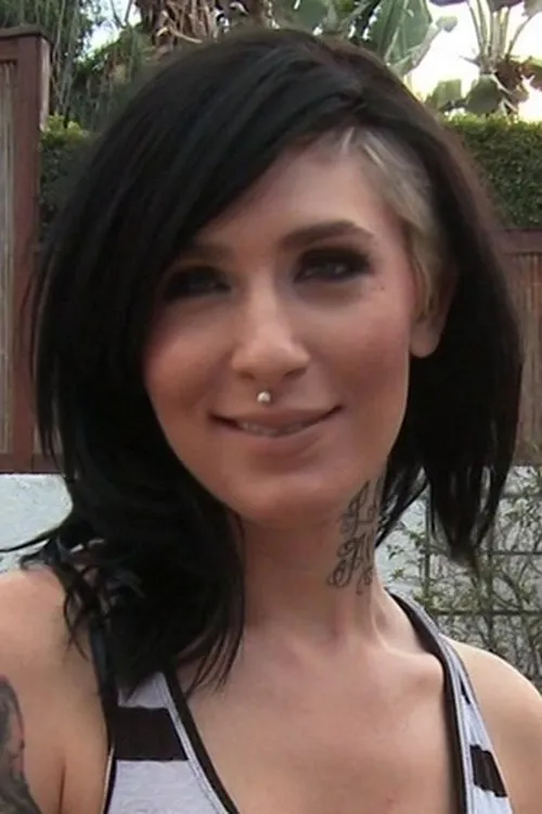 Zev Lux interpretando a (archive footage)