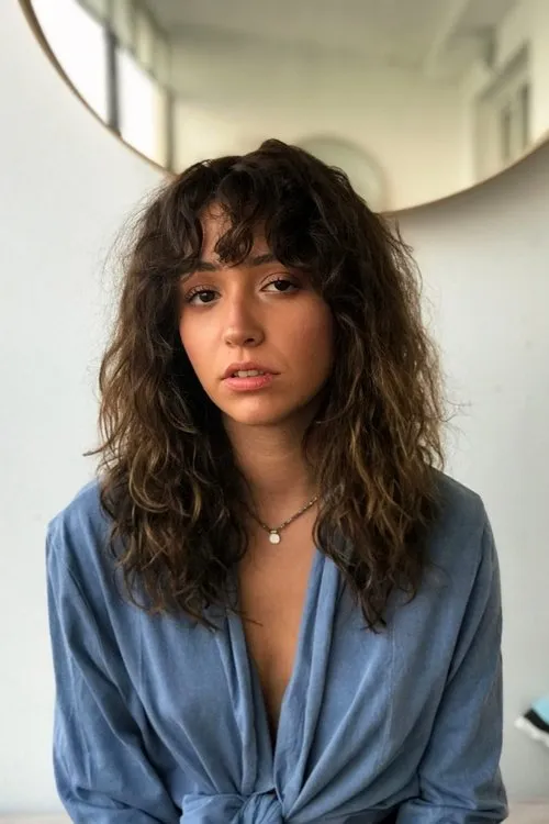 Zeynep Bastık en su biografía y filmografía