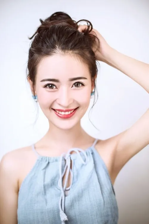 Zhang Jingtong — personaje: Ao Yuxin