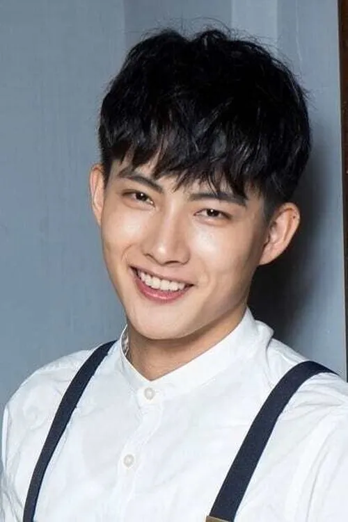 Zhang Ting Hu — personaje: Lu Yi Feng